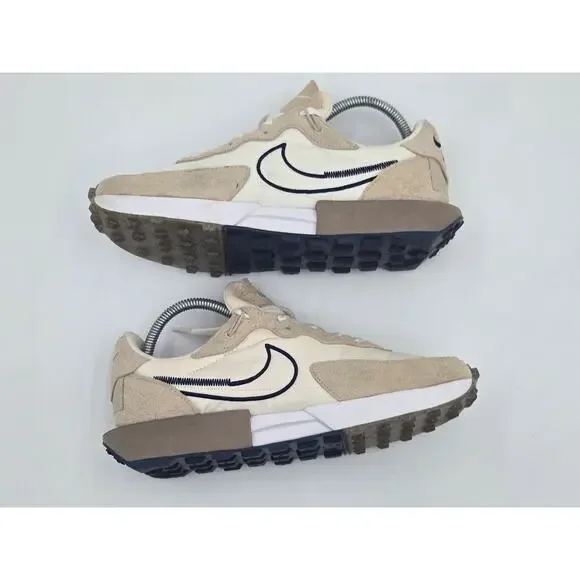 Nike Womens Fontanka Waffle Sanddrift White Sneakers Size 9.5 DC3579-102 - Picture 4 of 9